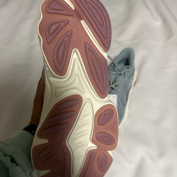 Adidas Women's ozweego Light Blue and Pink Sneakers size 6.5 - Picture 6 of 16